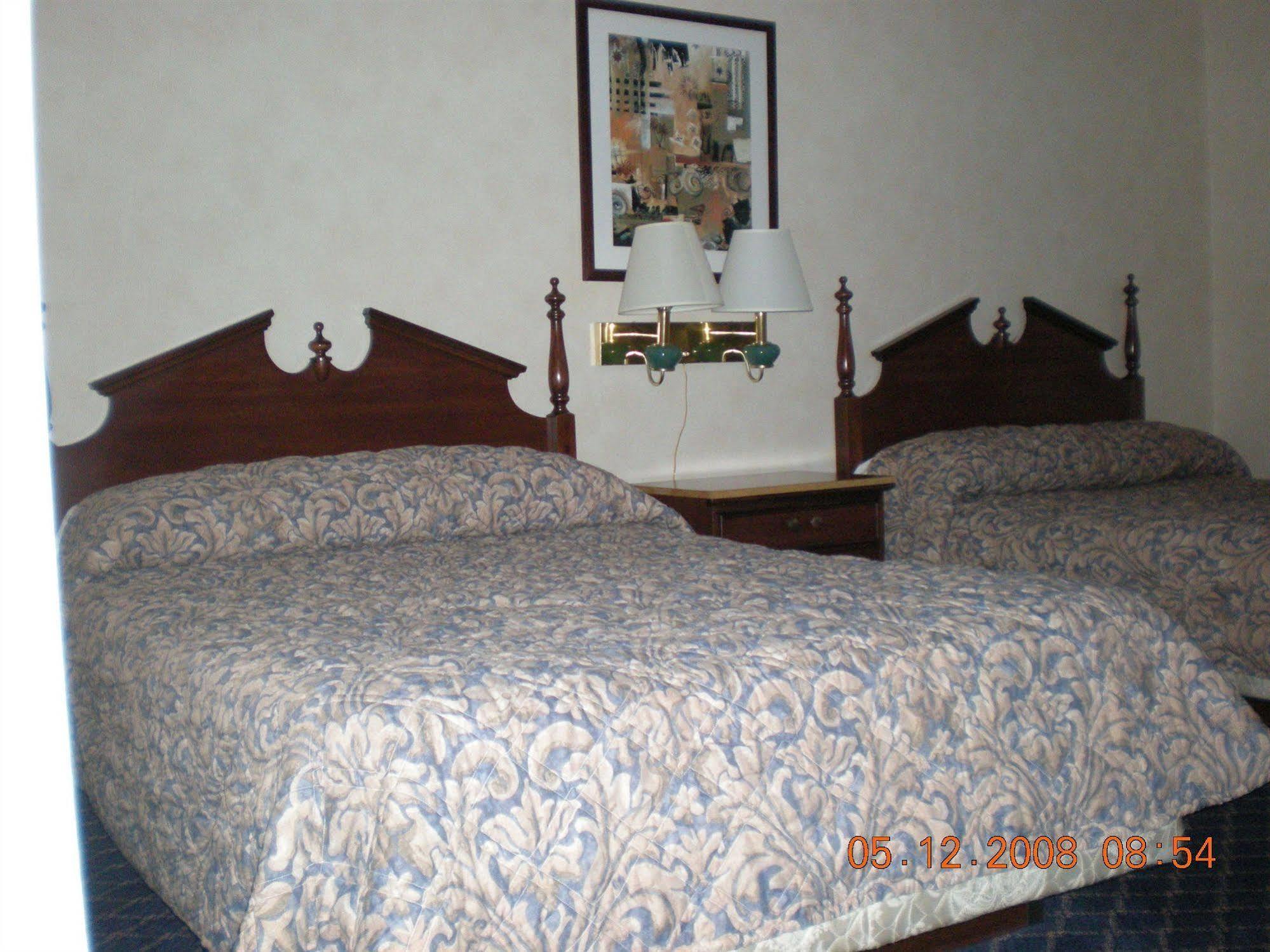 Regency Inn & Suites West Springfield Quarto foto